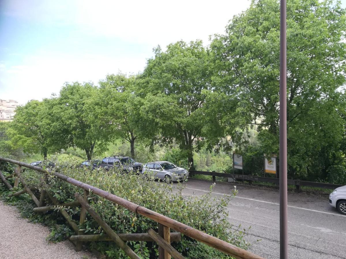 Central- Views - Air Conditioning - Easy Parking -Self Check In Perugia Luaran gambar