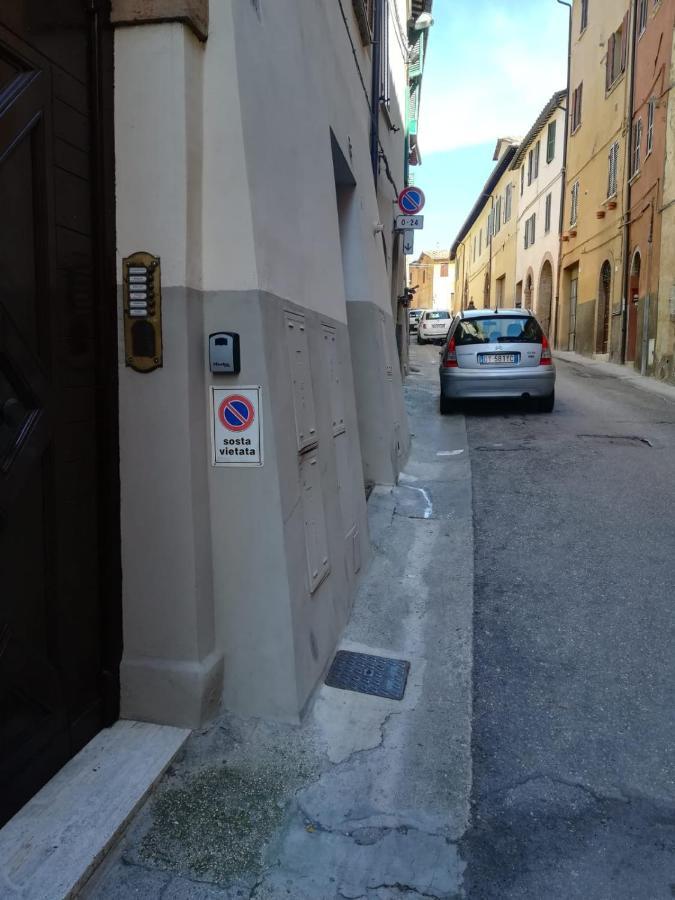 Central- Views - Air Conditioning - Easy Parking -Self Check In Perugia Luaran gambar